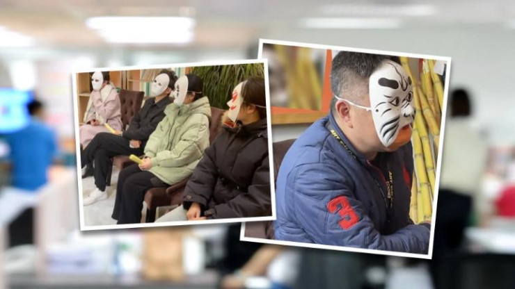 Cả người đến phỏng vấn và nhà tuyển dụng đều đeo mặt nạ. Ảnh: SCMP