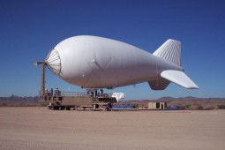 Vật thể lạ to như ô tô bay vào Mỹ là khí cầu?