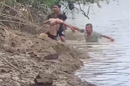 Clip: Giải cứu thiếu nữ 16 tuổi nhảy sông Đồng Nai tự tử