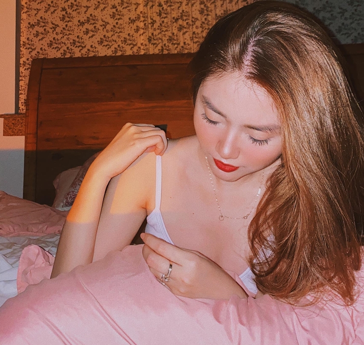 Hot girl Hà thành có&nbsp;gương mặt xinh xắn, tươi trẻ.&nbsp;
