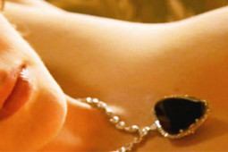 Thời trang - Vì sao chiếc vòng cổ trong phim Titanic sống mãi?