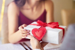 Bạn trẻ - Cuộc sống - Hội Gen Z tặng quà Valentine: "Ting ting là âm thanh hay nhất"