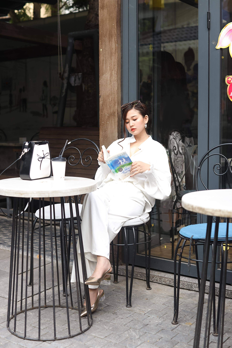 Nguyễn Vũ Hoài Thương sở hữu vẻ ngoài xinh đẹp, lịch thiệp và trẻ trung