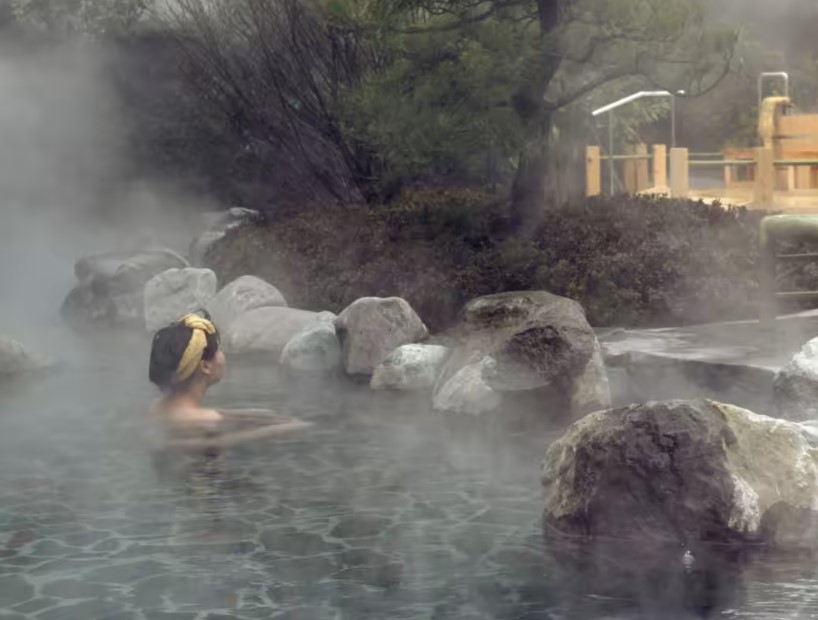 Một nhóm "yêu râu xanh" quay lén hơn 10.000 phụ nữ tới tắm suối nước nóng lộ thiên ở Nhật Bản trong hơn 30 năm qua. Ảnh minh họa