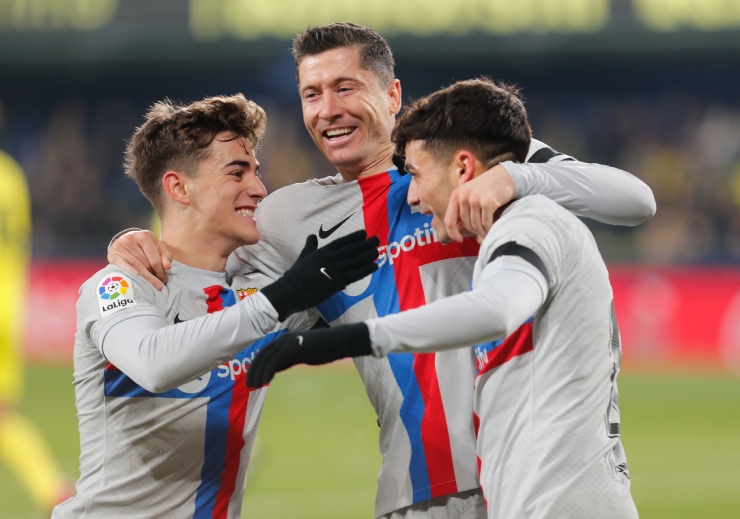 Lewandowski và Pedri tỏa sáng giúp Barca củng cố ngôi đầu La Liga