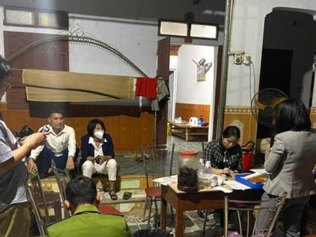 Tin tức trong ngày - Vụ chủ thầu và thợ xây ngộ độc ở Nghệ An: Thu thập 11 mẫu rượu và thức ăn để điều tra