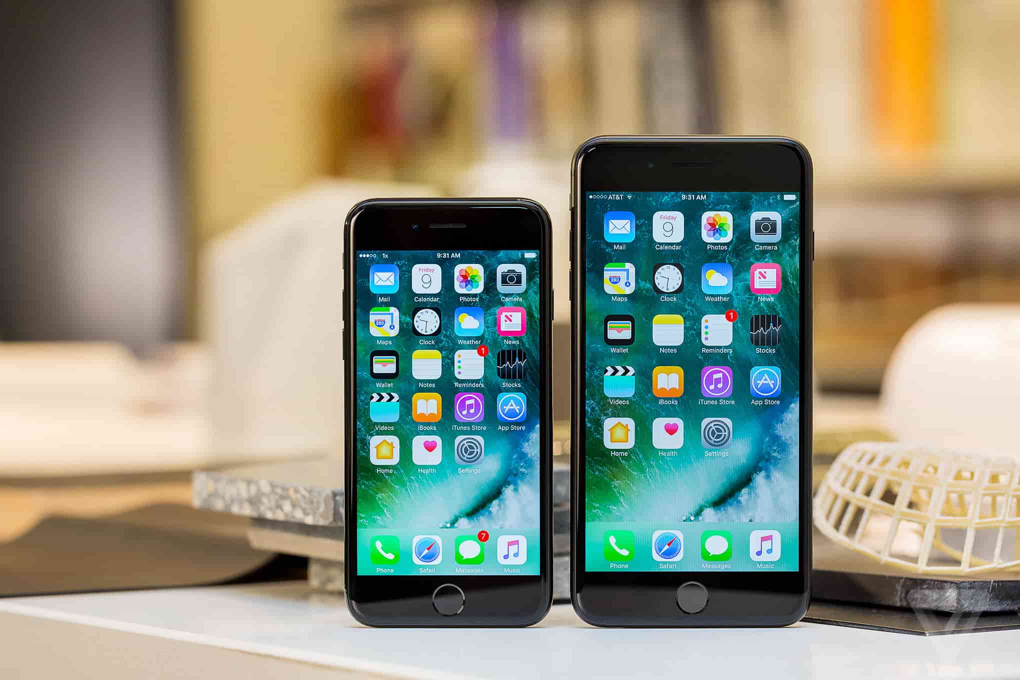2 mẫu iPhone ra mắt đã lâu nhưng vẫn thu hút vì... rẻ - 1