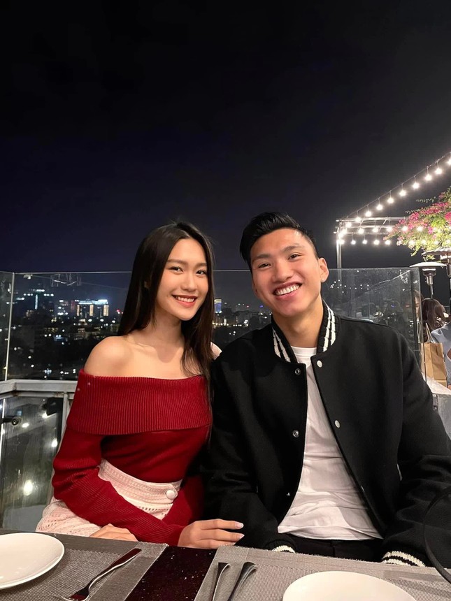 Cả hai thường xuyên "phát đường" trên MXH từ sau khi công khai hẹn hò.