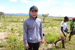 Đời sống Showbiz - Quang Linh Vlogs bất ngờ quyết định "thanh lý" tài sản ở châu Phi, chuyển nghề vì lý do này