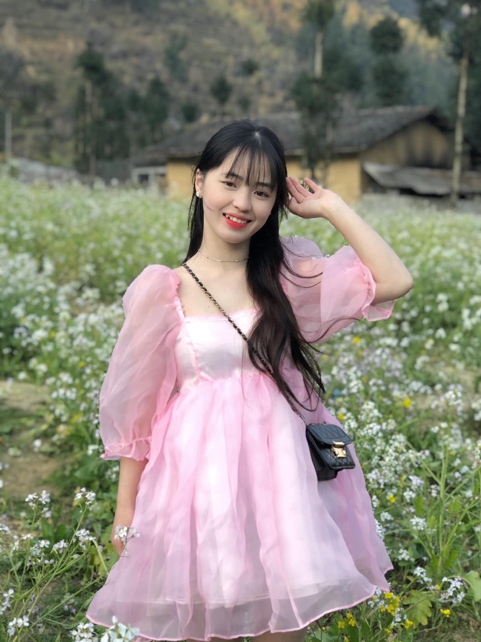 Vàng Thị Sinh dậy thì thành công, khoe nhan sắc xinh đẹp