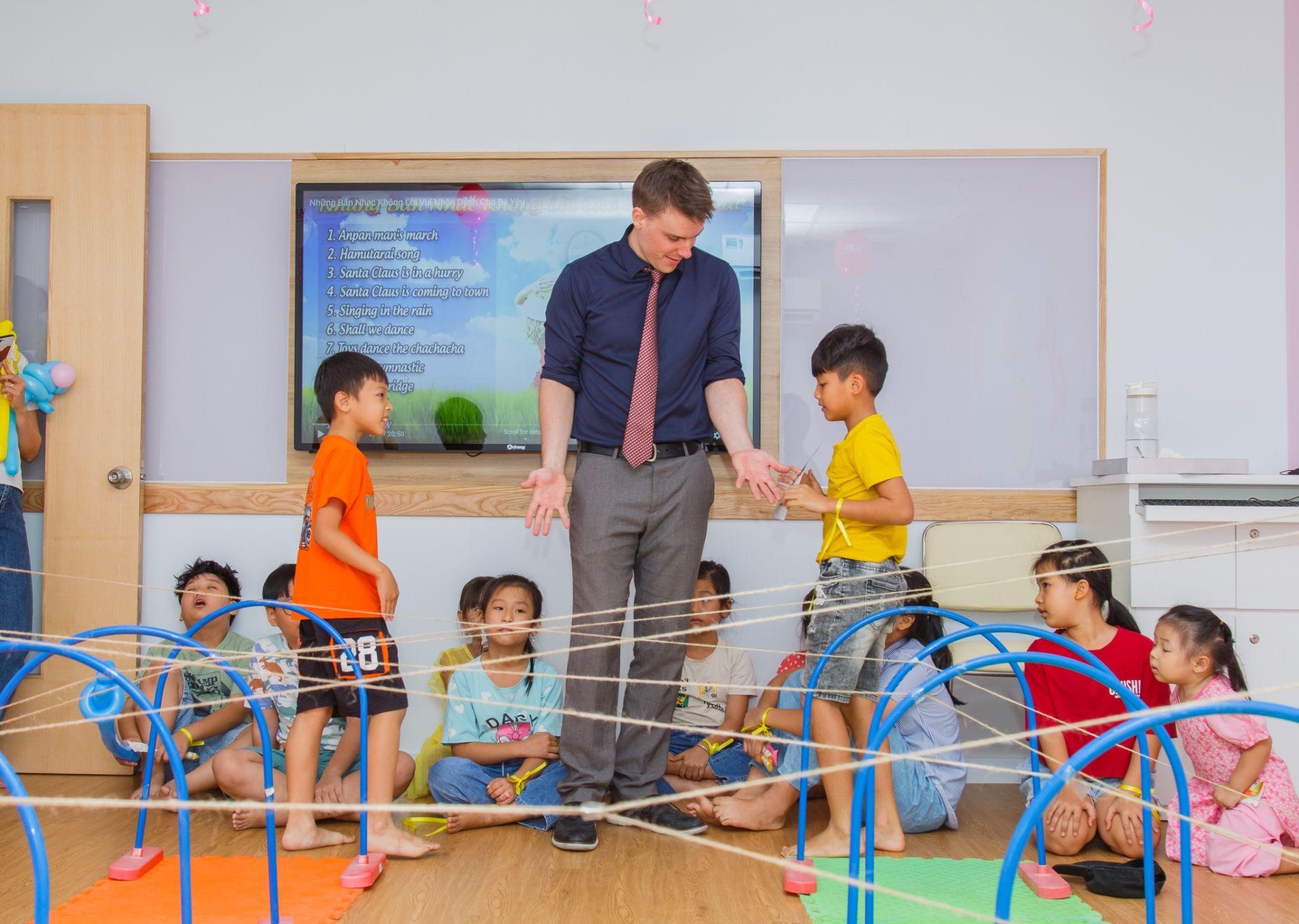 Các em học viên hào hứng tham gia lớp học tương tác ngày 5/2 vừa qua tại VUS Bà Rịa