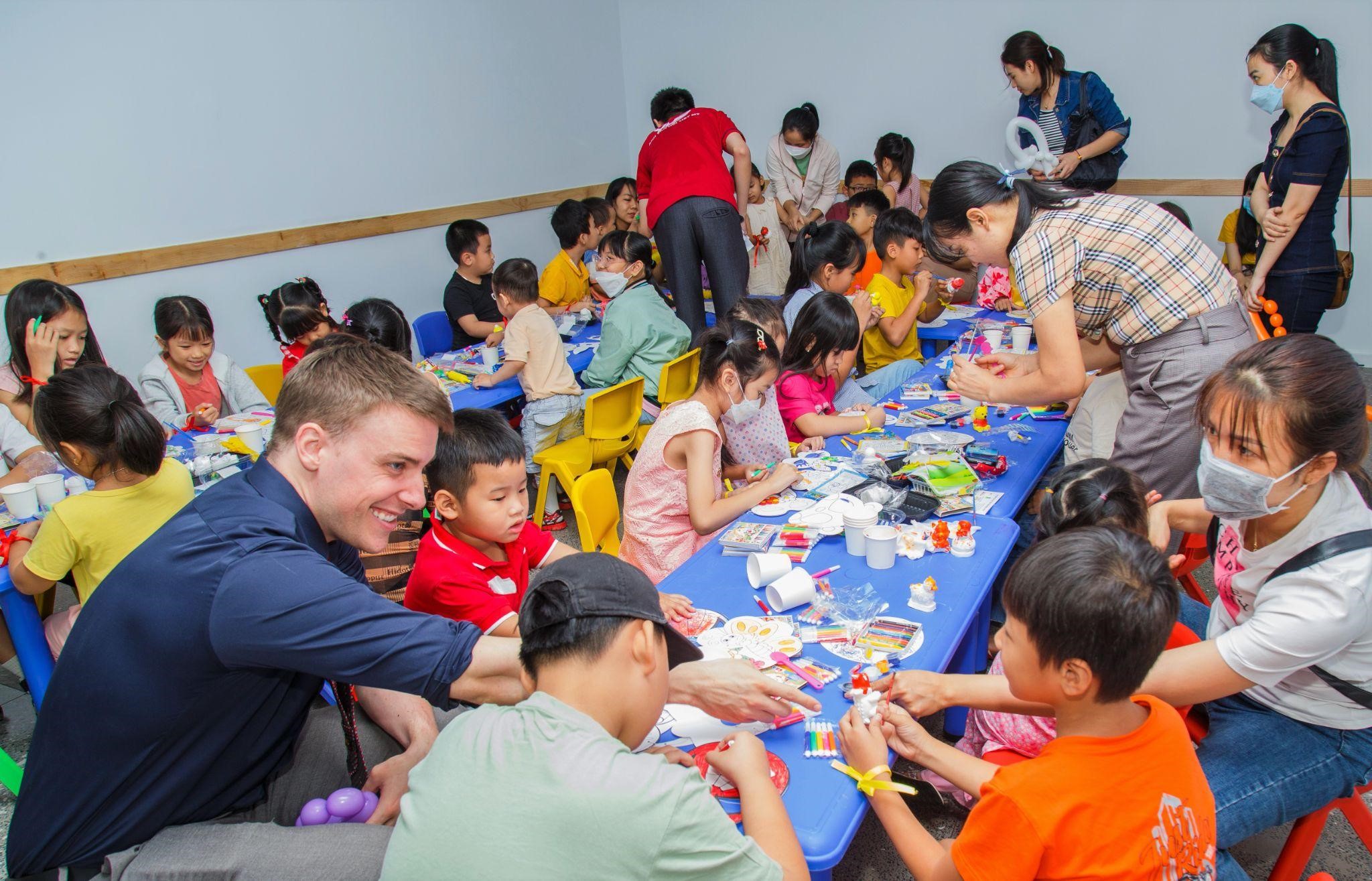 Diễn ra duy nhất trong tháng 2/2023 với 3 buổi học số lượng giới hạn vào các ngày 12, 19 và 26/2, lớp học tiếng Anh chất lượng cao miễn phí tại VUS Bà Rịa hiện đang mở cổng đăng ký thông qua hotline.