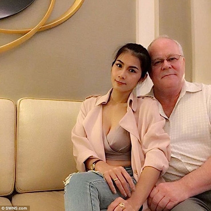 Mỹ nữ gợi cảm nhất Thái Lan phản ứng sốc khi bị sàm sỡ - 1