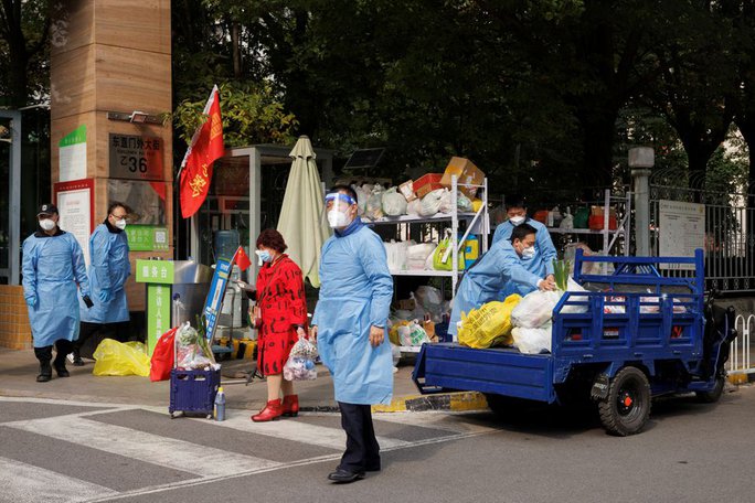 Một khu dân cư ở Bắc Kinh bị phong toả ngày 20-10. Ảnh: Reuters