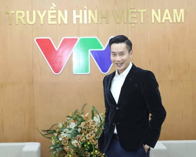 Thủ môn Tấn Trường chuyển 50 triệu, &#34;sếp lớn&#34; VTV gây sốt mạng với bức ảnh ngày Valentine - 3