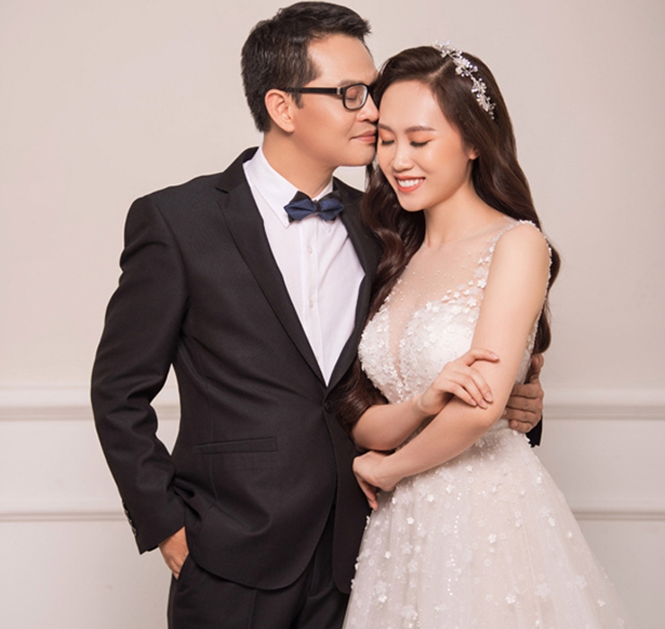 Năm 2019, NSND Trung Hiếu lấy vợ kém 19 tuổi.
