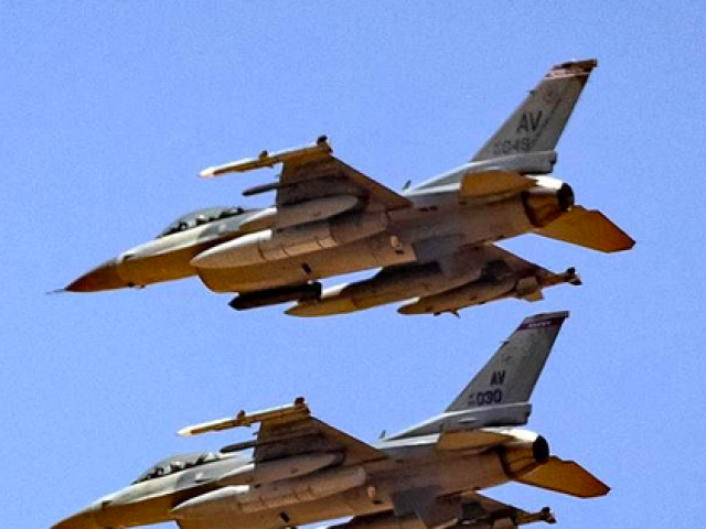 Thế giới - Mỹ điều F-16 ngăn chặn máy bay ném bom Nga gần Alaska