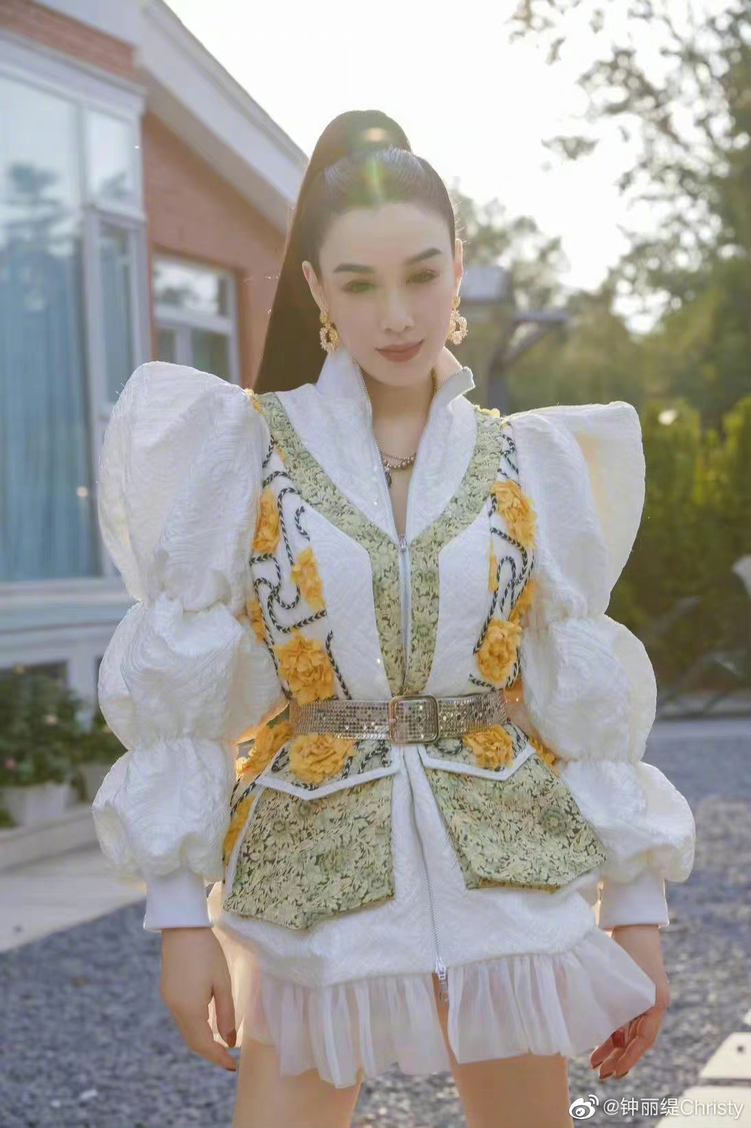Lựa chọn trang phục của Chung Lệ Đề khi tham gia sự kiện&nbsp;China Fashion Week.