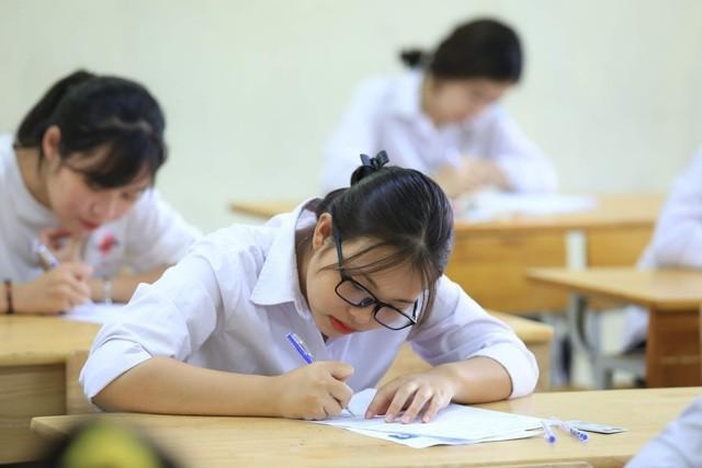 Thi tuyển lớp 10 Hà Nội luôn là kỳ thi "nóng", nhận được sự quan tâm của đông đảo phụ huynh, học sinh.