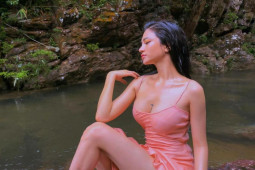 Trang phục đi tắm suối đa phong cách tôn vẻ đẹp nữ tính của gái xinh châu Á