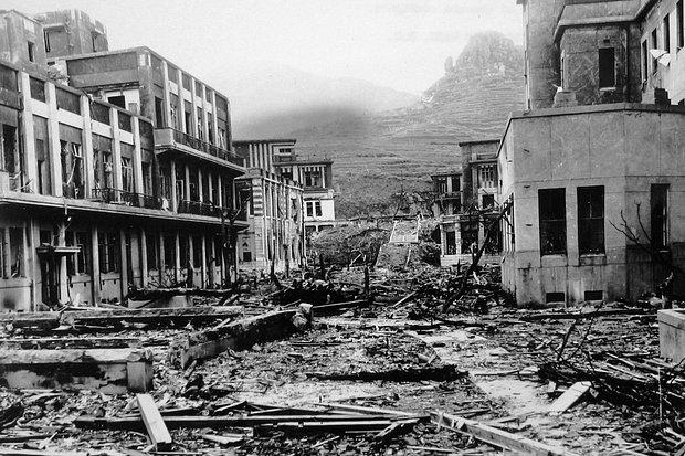Thành phố Nagasaki, Nhật Bản sau trận bom nguyên tử, năm 1945.