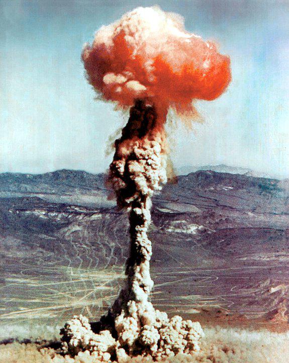 Thử nghiệm thiết bị nổ tại Nevada, năm 1951.