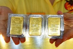 Kinh doanh - Giá vàng hôm nay 15/2: Lên xuống như "tàu lượn", tương lai khó đoán