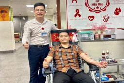 Tin tức trong ngày - Đại úy công an đi hơn 70 km hiến máu cứu bệnh nhi 1 tháng tuổi