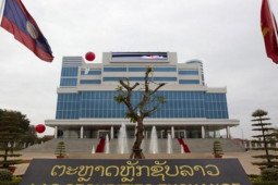 Kinh doanh - Chứng khoán Lào tăng điểm "khủng" khiến dân mạng xôn xao