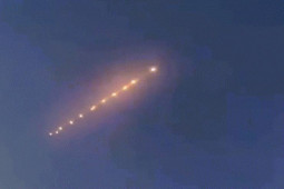 Thế giới - VIDEO: Vật thể bay phát sáng bí ẩn xuất hiện ở Trung Quốc