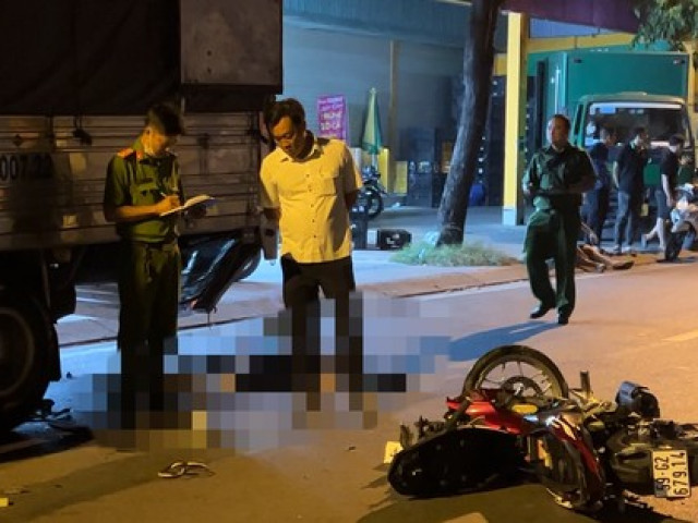 Tin tức trong ngày - Video: Tông vào đuôi xe tải đang dừng, một thanh niên chết tại chỗ