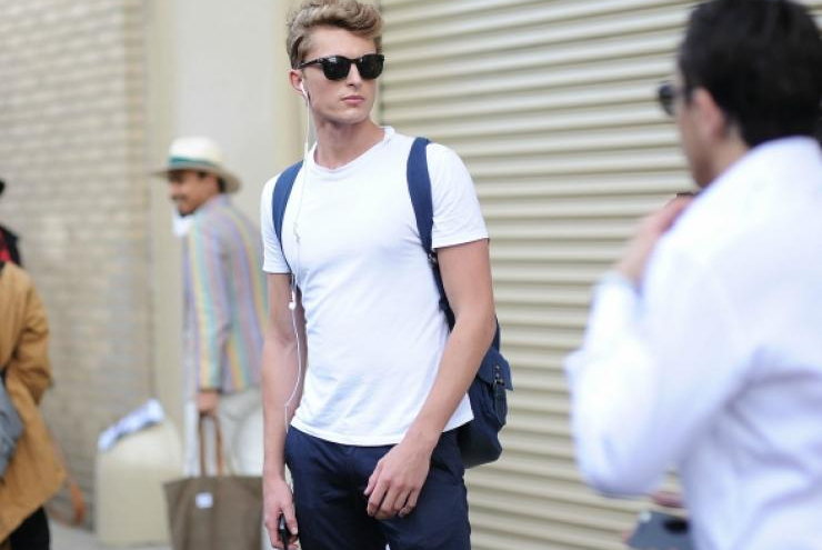 Cách mix đồ trẻ trung với áo thun trắng giúp nam giới nổi bật, không bị nhàm chán