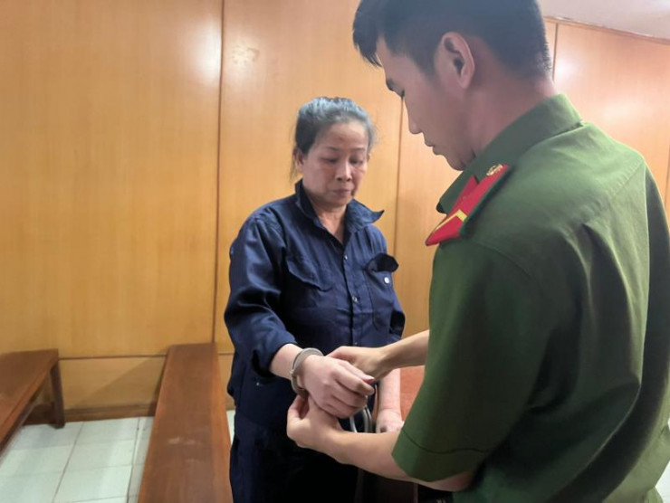 Bị cáo Lê Thị Hồng Hạnh sau khi bị Tòa tuyên án.