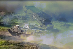 Media - "Hỏa thần" 24 nòng của Nga, phóng tên lửa như mưa mạnh cỡ nào?