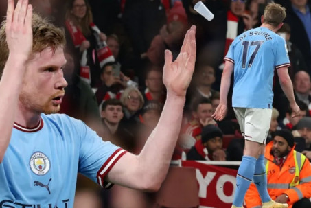 Tin mới nhất bóng đá tối 16/2: Arsenal điều tra fan ném chai nước vào De Bruyne