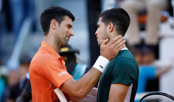 Alcaraz (phải) sẵn sàng "bật chế độ" đua số 1 thế giới với Djokovic (trái)