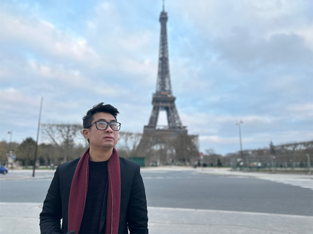 Ca sĩ - nhạc sĩ Lê Anh Tuấn vừa cho ra mắt MV Những chiếc lá chết với phần hình ảnh được quay ở châu Âu