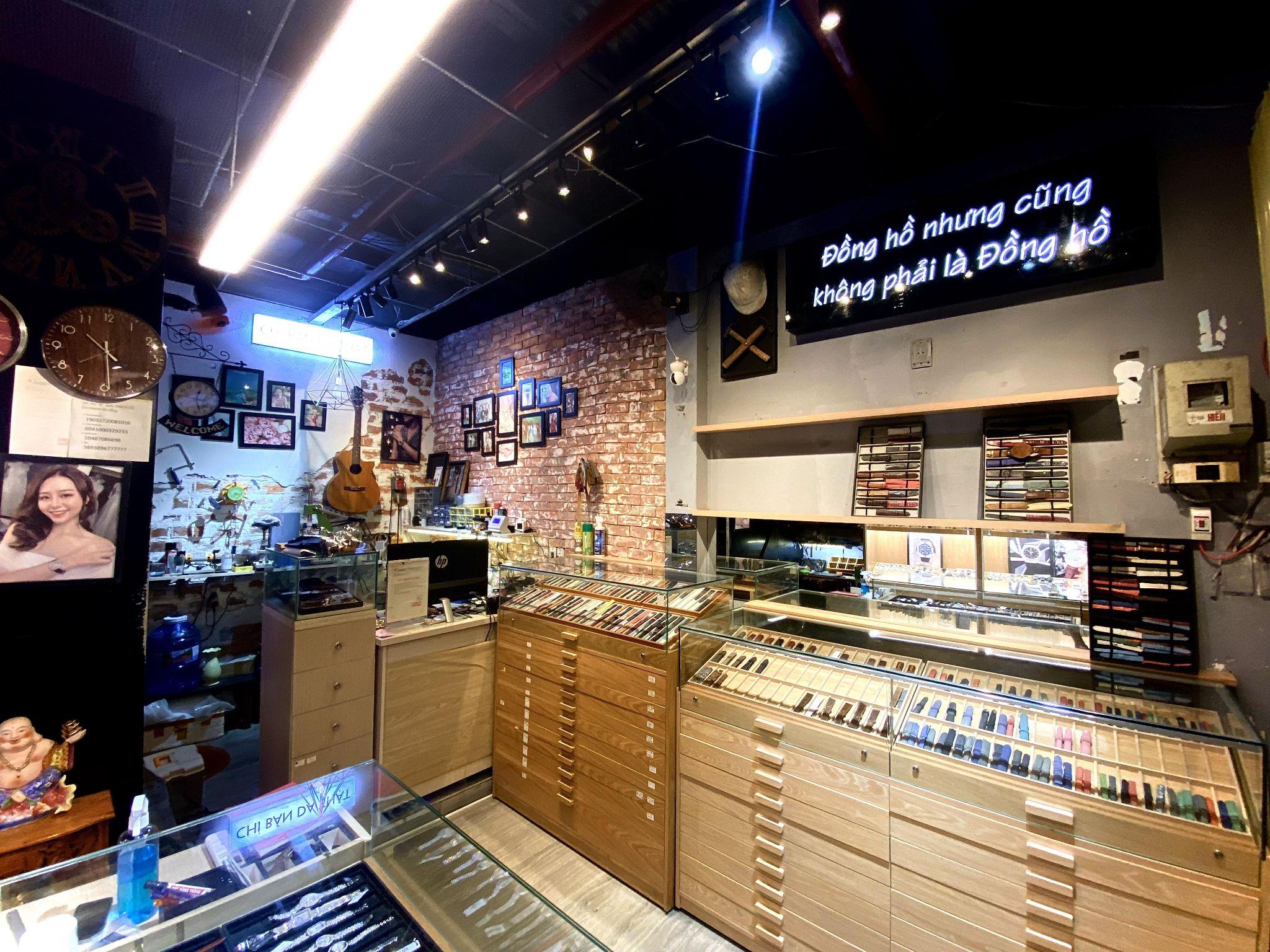 Vũ quyết định làm chủ kinh doanh đồng hồ Vũ Watch từ số vốn ít ỏi