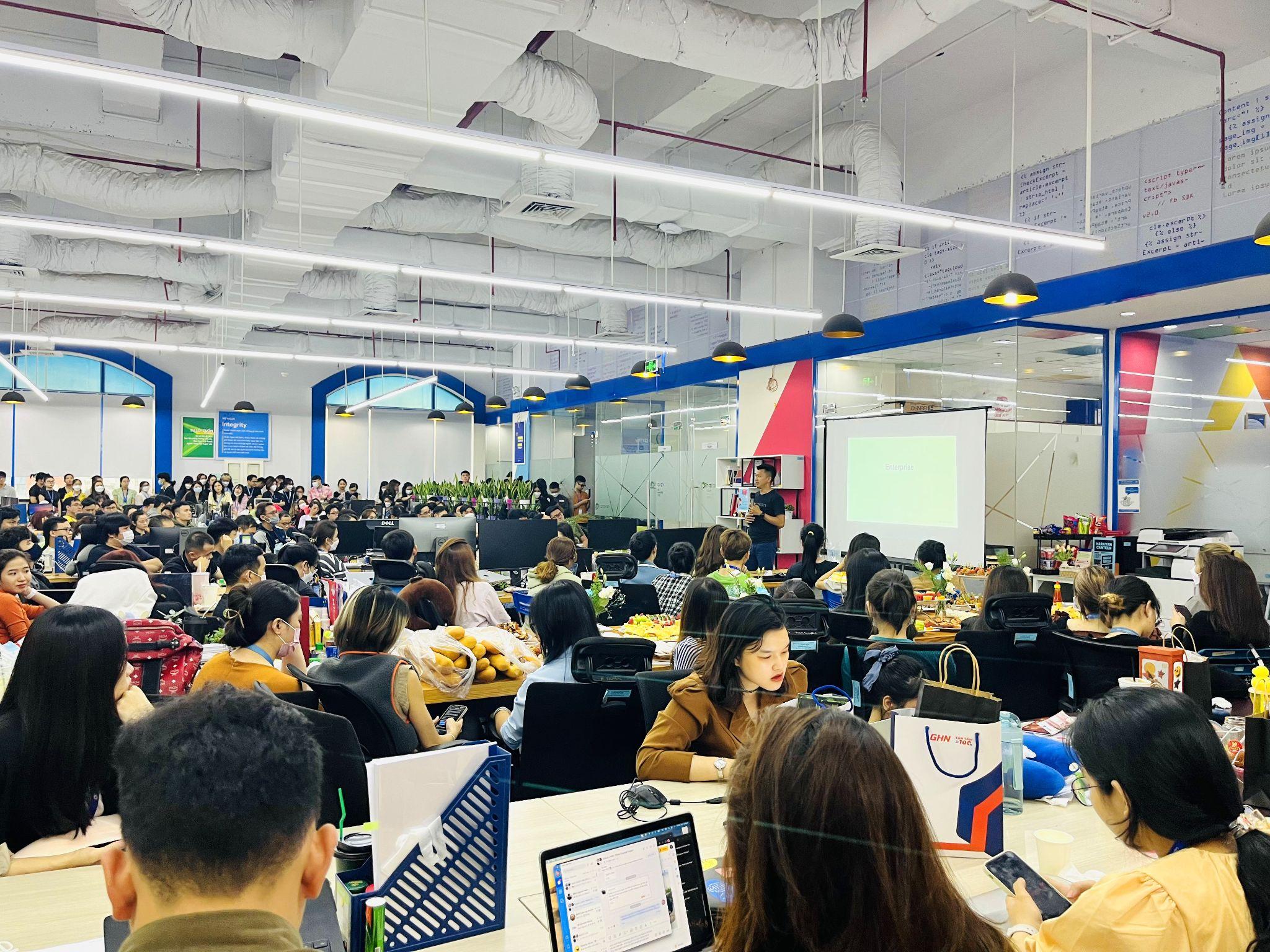 “Haravan - Giải pháp bán hàng đa kênh cho mọi nhà kinh doanh”.