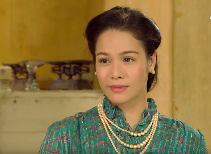 Dù rất bận rộn với công việc kinh doanh, cô vẫn chăm chỉ nhận lời đóng các vai diễn truyền hình. Nhật Kim Anh được mệnh danh 'nữ hoàng cổ trang' trên màn ảnh Việt. Một trong những vai diễn nổi tiếng gần đây nhất của cô chính là vai người hầu gái trong phim 'Tiếng sét trong mưa'.
