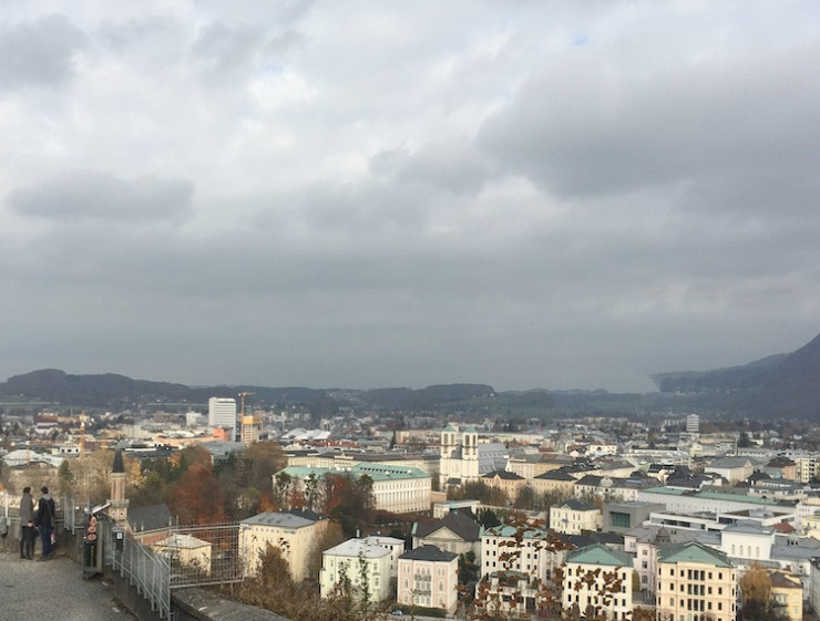 Thành phố Salzburg nhìn từ trên cao.