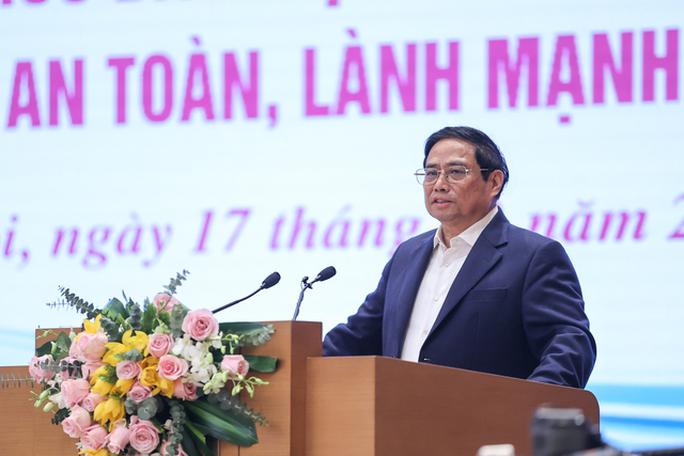 Thủ tướng Phạm Minh Chính chủ trì hội nghị ngày 17-2. Ảnh: Nhật Bắc