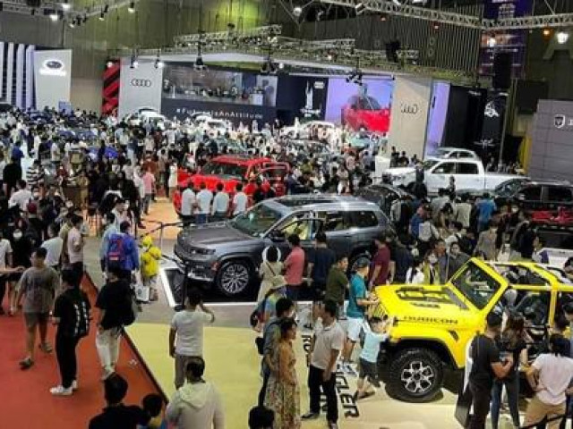 Có nên mua các mẫu ô tô giảm giá hơn 200 triệu nhưng có đời sản xuất 2022?