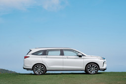 Tin tức ô tô - Giá xe Toyota Veloz Cross niêm yết và lăn bánh tháng 2/2023