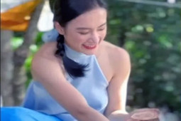 Đời sống Showbiz - Lan Ngọc, Phương Trinh diện áo yếm dễ gây hiểu nhầm "quên" nội y