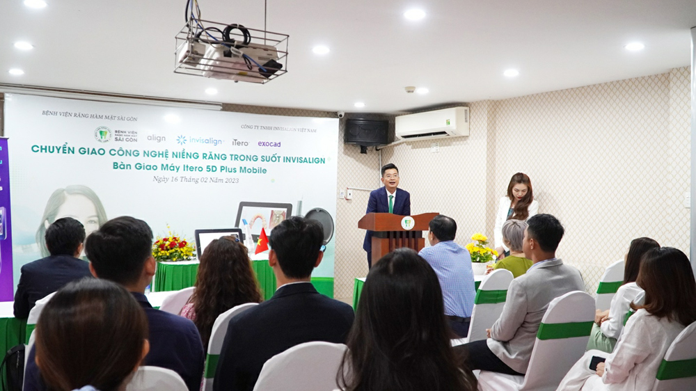 Giám đốc Bệnh viện Răng Hàm Mặt Sài Gòn – Ths.Bs Nguyễn Quang Tiến phát biểu tại buổi lễ