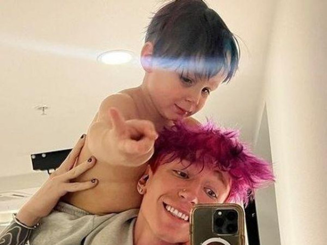 Bạn trẻ - Cuộc sống - Giáo viên nói sơn móng tay chỉ dành cho con gái, ông bố làm ngay hành động này