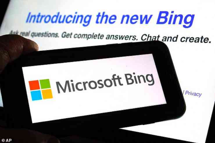 Phóng viên Mỹ sốc sau khi nói chuyện với chatbot mang tên Bing của Microsoft. Ảnh minh họa: AP