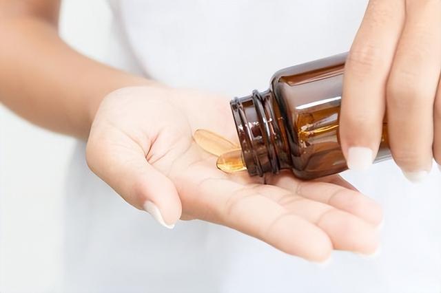 Bổ sung quá nhiều vitamin có thể gây tổn thương gan, thậm chí dẫn đến suy thận.