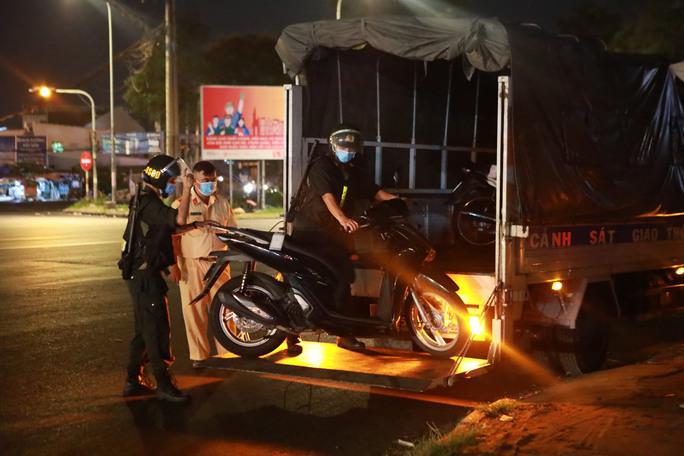 Nhiều xe vi phạm bị đưa về trụ sở.